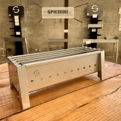 Spiedini Saté-bbq Bali 40 Mini - Kleine, Smalle Houtskoolbarbecue Met Horizontaal Rooster Voor Sate Of Andere Spiesjes - 40 Cm Lang, 11 Cm Breed, 14 Cm Hoog - Ideaal Voor Tuin- Of Open Haard, Of Balkon - Materiaal: Gealuminiseerd Ijzer -Keukenbenodigdheden Winkel 1200x1200 1052