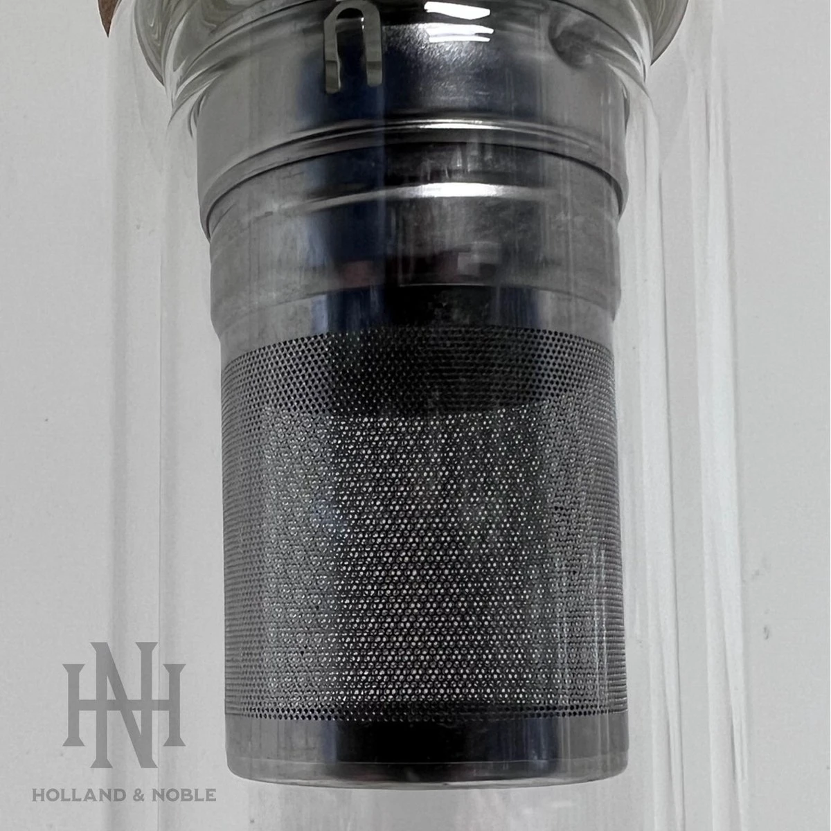 Holland & Noble - Thermo Theefles Met Zeef - 400 Ml Borosilicate Glas Dubbelwandig - Thee-infuser Met Bamboe Schroefdop Aan Beide Zijdes En Roestvrijstalen Zeef - Inclusief Neopreen Hoes 3 Holland & Noble - Thermo Theefles Met Zeef - 400 Ml Borosilicate Glas Dubbelwandig - Thee-infuser Met Bamboe Schroefdop Aan Beide Zijdes En Roestvrijstalen Zeef - Inclusief Neopreen Hoes - Afbeelding 3