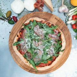 Boska Pizzaplank Friends L - BBQ Accessoires - Eikenhout - Handige Opvanggeul - Ø 34 Cm -Keukenbenodigdheden Winkel 1200x1200 378