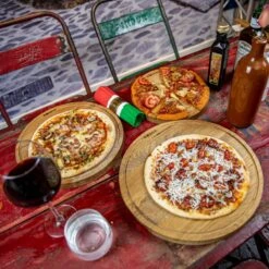 Boska Pizzaplank Friends L - BBQ Accessoires - Eikenhout - Handige Opvanggeul - Ø 34 Cm -Keukenbenodigdheden Winkel 1200x1200 381