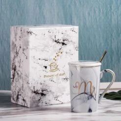 Merkloos Set Van 2 Mokken - Mok Set - Couple Mok - Koffiemok - Koffiebeker - Beker - Mokken En Bekers - Beker Met Lepel En Deksel - 400 Ml - Keramiek - Mr./Mrs. - Blauw/roze -Keukenbenodigdheden Winkel 1200x1200 625