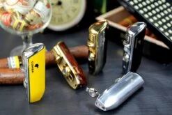 Cohiba® Sigarenaansteker - Sigarenboor - Sigaren - Sigaar - Cohiba Aansteker - Sigarenboor - Sigaren Accessoires - Sigarenknipper - Sigaar Aansteker - Cohiba - Incl. Luxe Geschenkdoos - Rood -Keukenbenodigdheden Winkel 1200x800 16