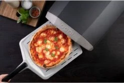 Ooni Pizzaschep Aluminium - Perforated Pizza Peel 12 Inch -Keukenbenodigdheden Winkel 1200x806