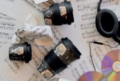 Quy Cup - 90ml Ecologische Reis Beker - Espressobeker “Peanuts Snoopy Music” Met Zwarte Siliconen Deksel -Keukenbenodigdheden Winkel 1200x811 1