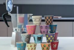 Quy Cup - 90ml Ecologische Reis Beker - Espressobeker “Peanuts Snoopy Music” Met Zwarte Siliconen Deksel -Keukenbenodigdheden Winkel 1200x814 2