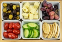 Krumble Borrelplank Met 6 Schaaltjes - Borrelplank - Tapasschaal - Serveerschaal Met Vakjes - Snackschaal - Snack- & Tappasschalen - Serveerplanken- Serveerschalen - Hout En Keramiek - 6 Delig Schaaltjes - Wit En Bruin -Keukenbenodigdheden Winkel 1200x826 3