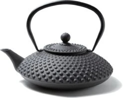 Tealøv THEE SET 1,25 LITER GIETIJZER | COMPLETE SET IN GESCHENKDOOS | Gietijzeren Theepot Met Roestvrijstalen Zeef, Gietijzeren Theekopjes En Onderzetter | In Authentiek Japanse Stijl | Kambin Zwart -Keukenbenodigdheden Winkel 1200x957 2
