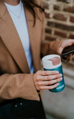 Kambukka Olympus Thermosbeker 300 Ml - Makkelijk Reinigen - Lekvrije Koffiebeker - RVS - Enchanted Forest -Keukenbenodigdheden Winkel 753x1200