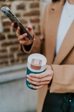 Kambukka Olympus Thermosbeker 300 Ml - Makkelijk Reinigen - Lekvrije Koffiebeker - RVS - Enchanted Forest -Keukenbenodigdheden Winkel 800x1200 1