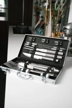 Sens Design BBQ Accesoires - 18 Delig - BBQ Gereedschapset Koffer -Keukenbenodigdheden Winkel 800x1200 11